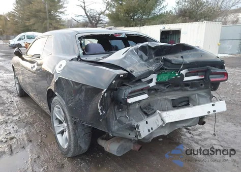 2018 Dodge Challenger Sxt z USA, uszkodzony, nr VIN 2C3CDZAG7JH317860